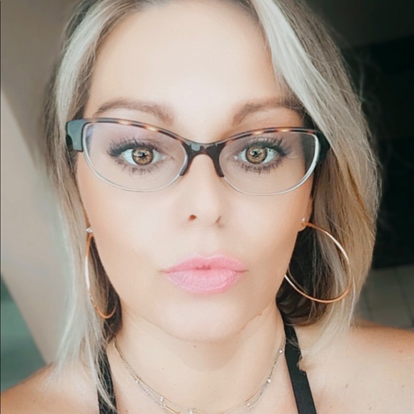 Meet your Posher, Tabitha - Picture 1 of 1